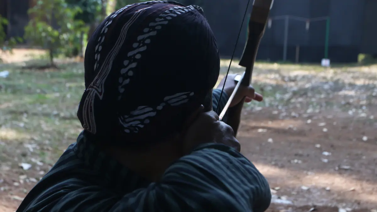 Melatih fokus pada jemparingan dengan mengenakan blangkon dan Sorjan,Busana adat jawa di Kota Semarang,Jawa Tengah,Selasa(25/8/2026)