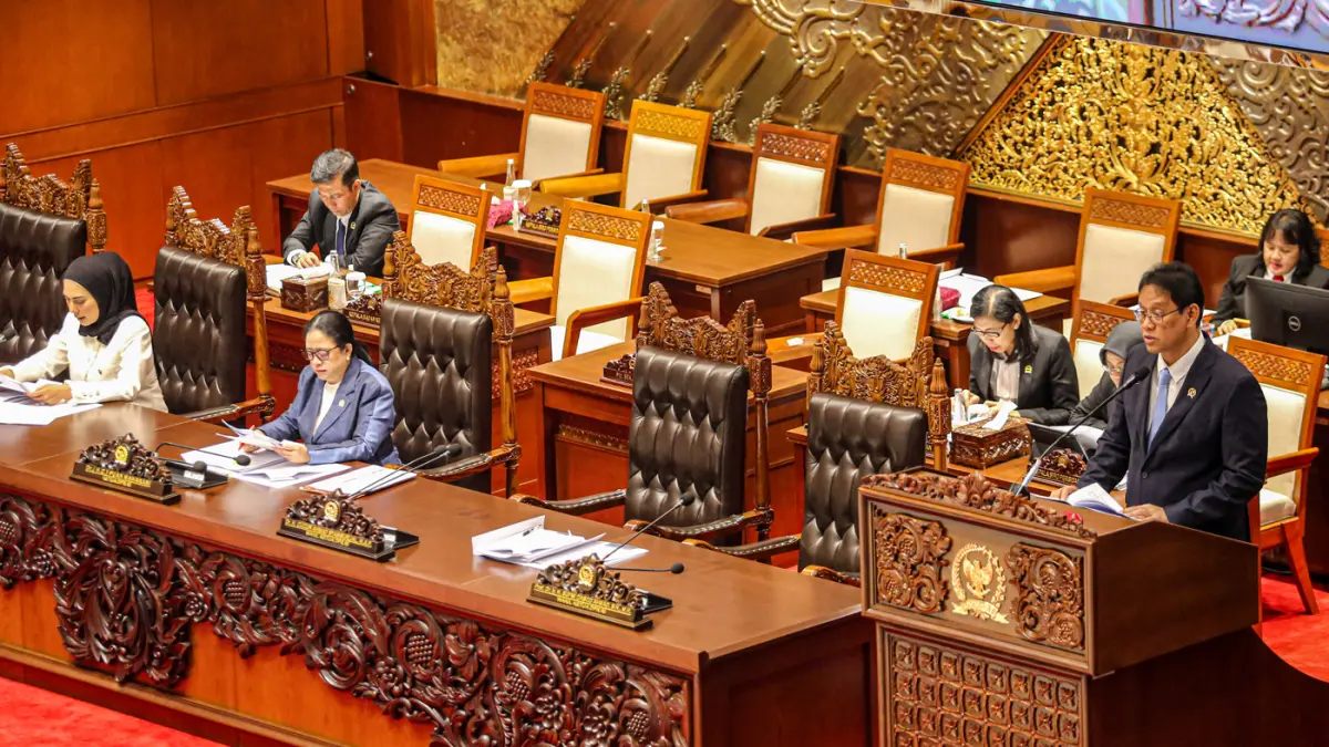 Menteri Keuangan Purbaya Yudhi Sadewa menyampaikan tanggapan pemerintah pada Rapat Paripurna ke-3 Masa Persidangan I Tahun Sidang 2026-2027 di Kompleks Parlemen, Senayan, Jakarta, Kamis (27/8/2026). (Salman Toyibi/Jawa Pos)