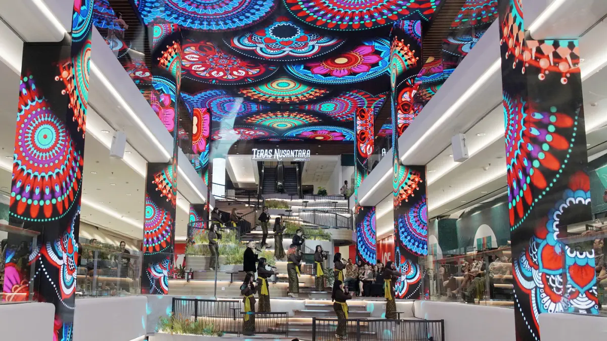 Pertunjukan musik tradisional di sela-sela peresmian Teras Nusantara Amphiteater di Lippo Icon Cibubur, Jakarta Timur, Kamis (27/8/2026).