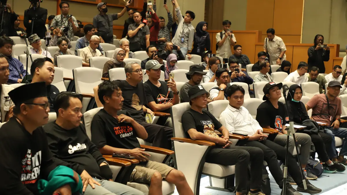 perwakilan Aliansi Masyarakat Pati Bersatu (AMPB) Teguh Istiyanto dan Supriyono alias Botok saat audiensi di Kompleks Parlemen, Senayan, Jakarta, Kamis (27/8/2026). (Dery Ridwansah/ JawaPos.com)