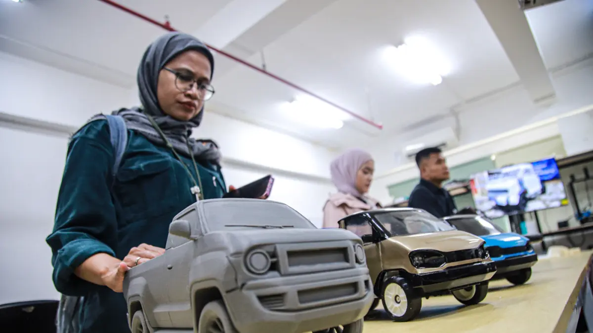 Sejumlah jurnalis mengunjungi laboratorium Program Pendidikan Profesi Arsitek (PPAr) di Universitas Pembangunan Jaya (UPJ), Tangerang Selatan, Kamis (27/08/2026). (Hanung Hambara/Jawa Pos)