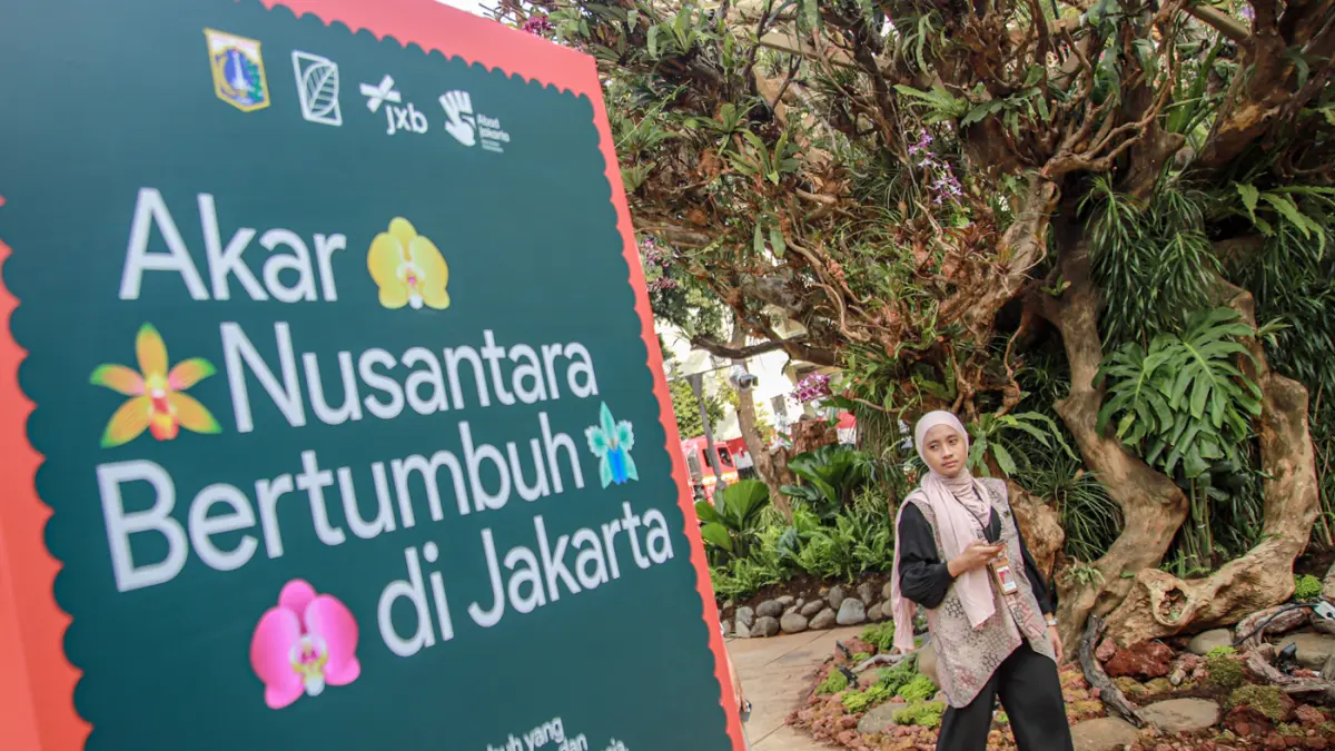 Pengunjung mengunjungi ragam taman dalam ajang Pameran Flora dan Fauna (Flona) Jakarta 2026 di Lapangan Banteng, Jakarta, Jumat (28/8/2026). (Hanung Hambara/Jawa Pos)