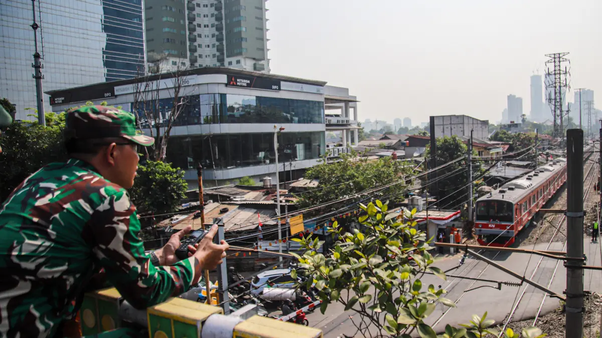 TNI Lakukan Penjagaan - Image