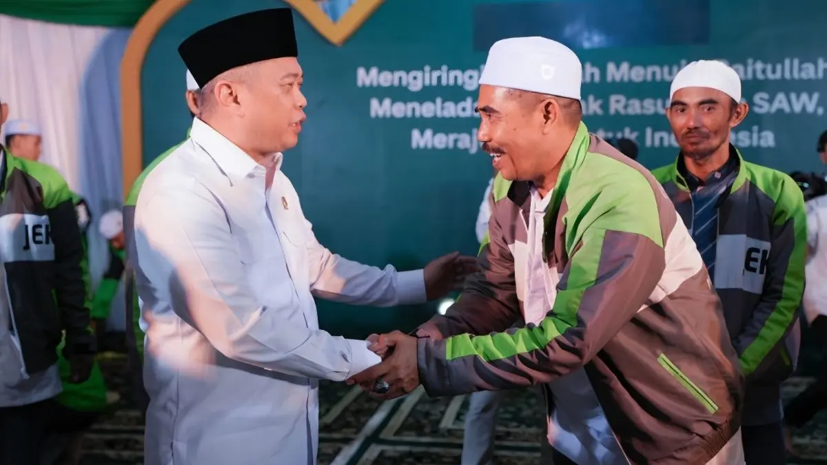 Ilustrasi driver ojol dapat kesempatan umrah gratis. (Istimewa) - Image