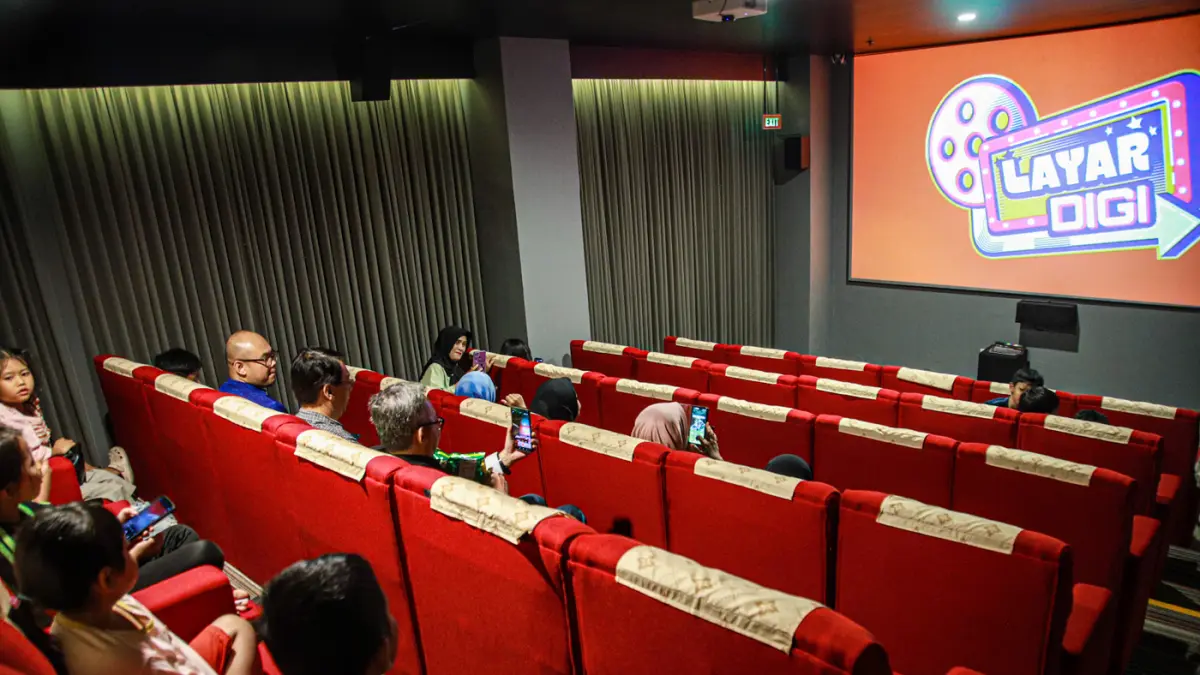 Sejumlah warga memadati bioskop mini atau Jaksinema di Rusun Pasar Rumput, Jakarta, Minggu (30/08/2026). (Hanung Hambara/Jawa Pos)