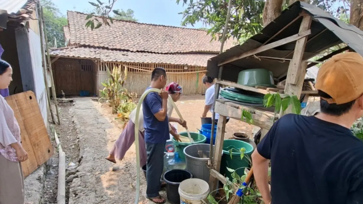 Bantuan Air Bersih Bagi Warga yang Alami Kekeringan