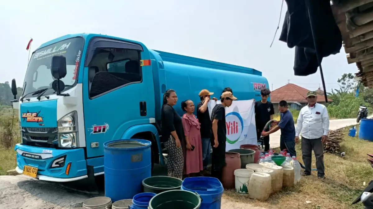 Salurkan Bantuan Air Bersih Bagi Warga yang Alami Kekeringan - Image