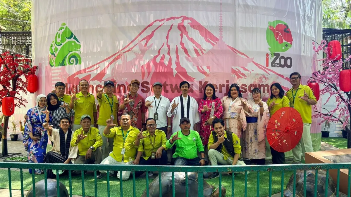 Empat Kura-kura Aldabra kini bisa ditemui di KBS. Foto: Dok. Diskominfo Surabaya - Image