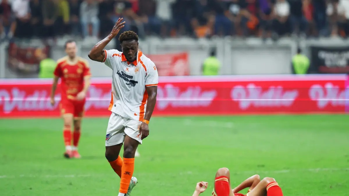 Pemain Persija Jakarta saat berhadapan dengan Brisbane Roar FC pada laga friendly match di Jakarta Internasional Stadion, Sabtu (29/8/2026). (Dery Ridwansah/ JawaPos.com)