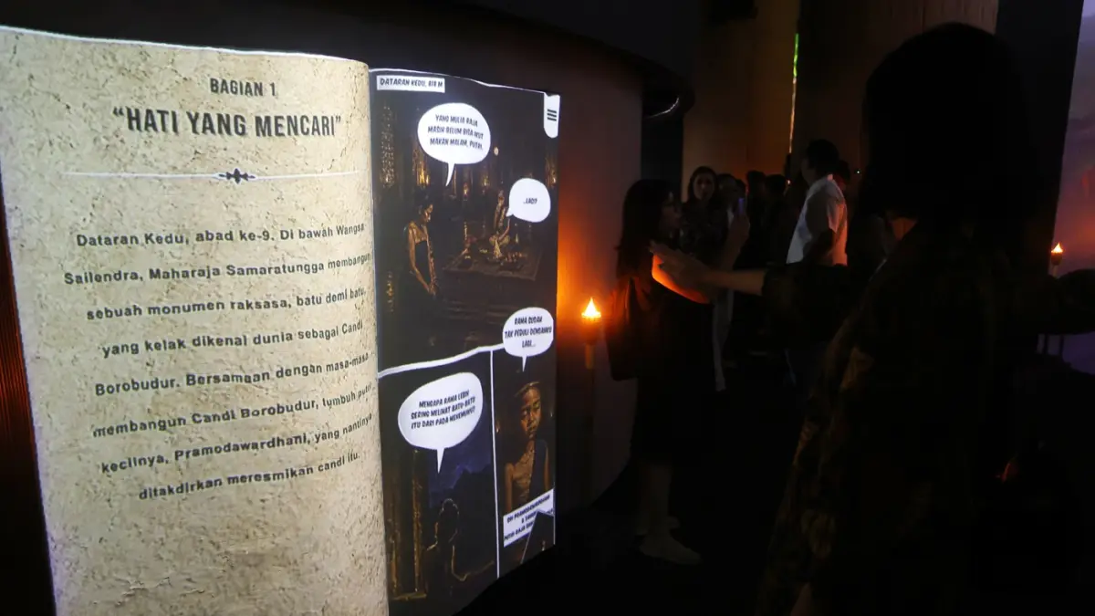 Pengunjung melihat pameran imersif Purwacarita Borobudur di Galeri Indonesia Kaya, Grand Indonesia, Jakarta, Selasa (1/9/2026).