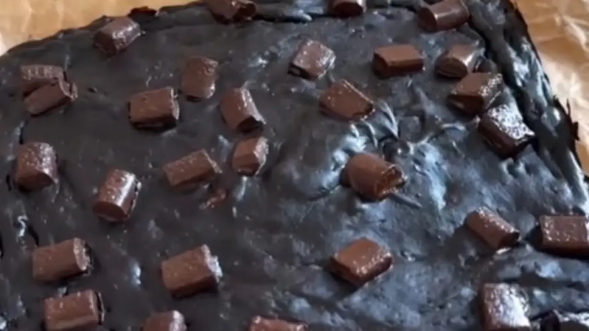 Potret brownies pisang 3 bahan yang pembuatannya sangat simpel. (Sumber: instagram.com/@nushi_studio) - Image