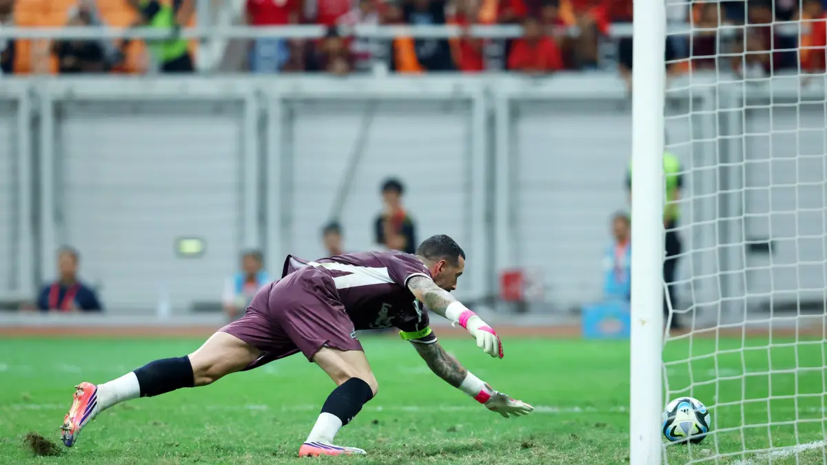 selebrasi para Pemain Persija Jakarta saat membobol gawang Brisbane Roar FC pada laga friendly match di Jakarta Internasional Stadion, Sabtu (29/8/2026). (Dery Ridwansah/ JawaPos.com)