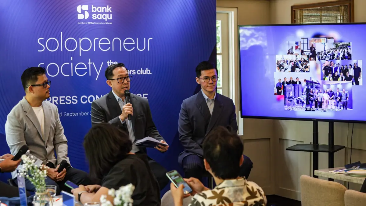 Relationship Banking Director Bank Saqu, Hendrik Komandangi (tengah) bersama Co-Founder & COO of IDN, William Utomo (kanan) dan CEO Otten Coffee, Jhoni Kusno (kiri) saat memperkenalkan Bank Saqu Solopreneur Society: The Founders Club di Jakarta (3/9/2026)