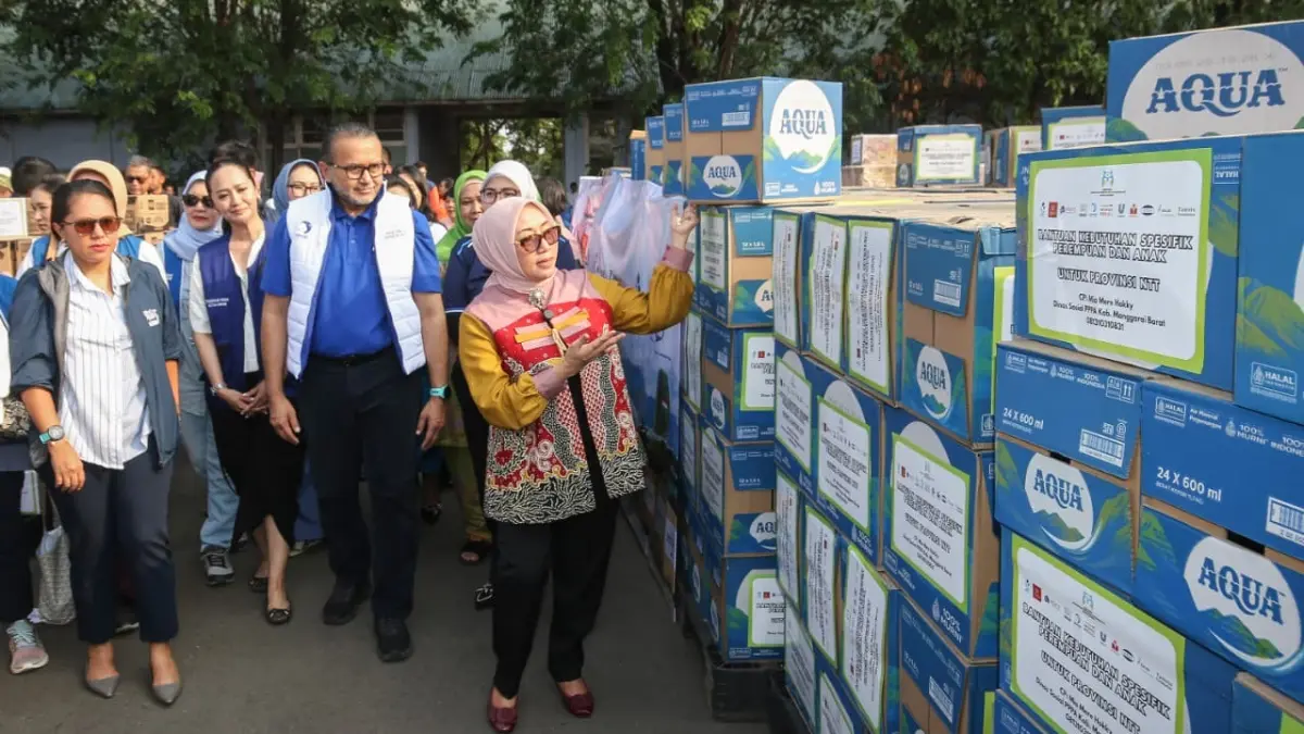 Menteri Pemberdayaan Perempuan dan Perlindungan Anak (PPPA) Republik Indonesia, Arifah Fauzi bersama General Secretary Director Danone Indonesia, Agung Laksamana