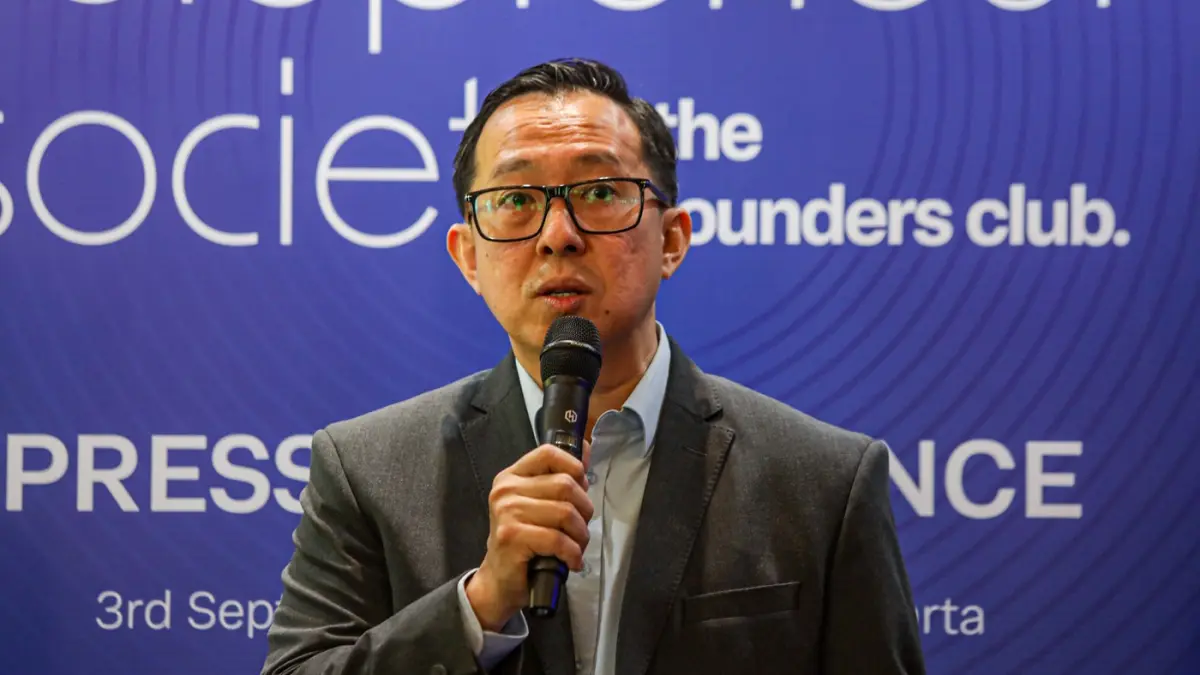 Relationship Banking Director Bank Saqu, Hendrik Komandangi saat memperkenalkan Bank Saqu Solopreneur Society: The Founders Club di Jakarta (3/9/2026). (Salman Toyibi/Jawa Pos)