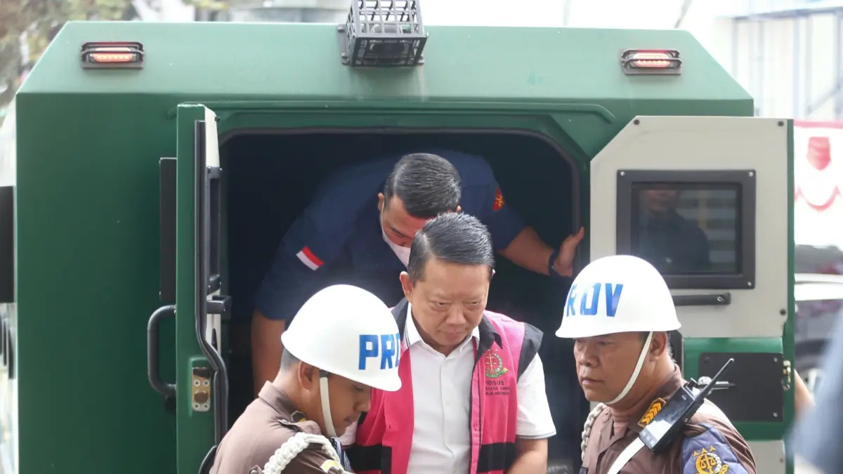 Tersangka kasus dugaan Tindak Pidana Pencucian Uang (TPPU) Febrie Adriansyah tiba di Gedung Utama Kejaksaan Agung, Jakarta, Kamis (3/9/2026). (Dery Ridwansah/ JawaPos.com)