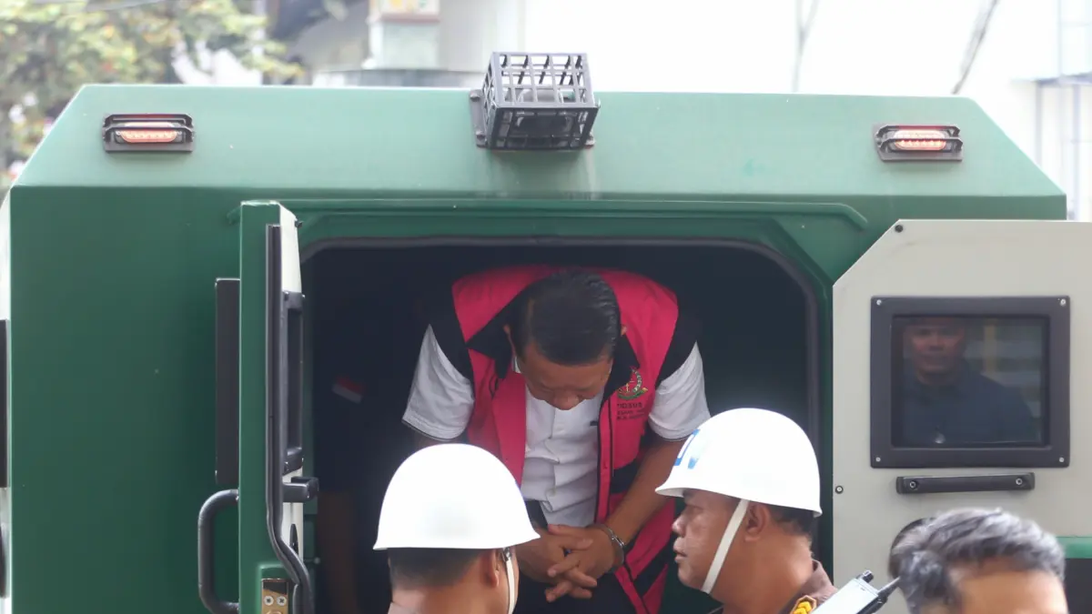 Tersangka kasus dugaan Tindak Pidana Pencucian Uang (TPPU) Febrie Adriansyah tiba di Gedung Utama Kejaksaan Agung, Jakarta, Kamis (3/9/2026). (Dery Ridwansah/ JawaPos.com)