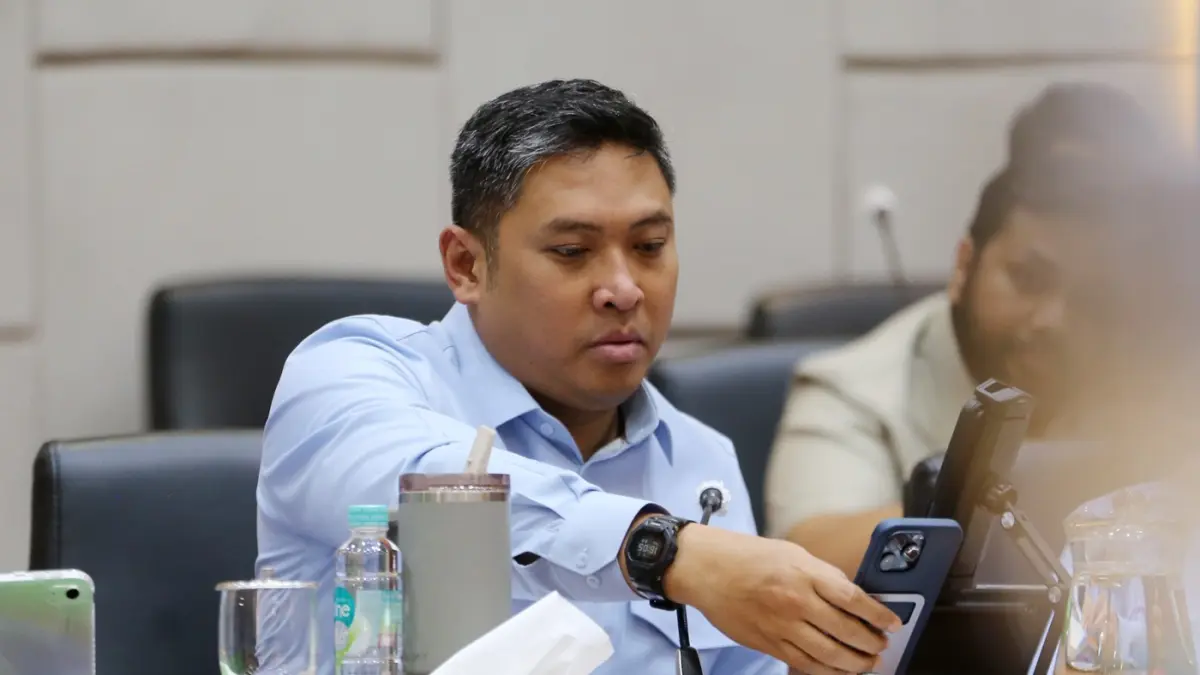 Kepala Badan Gizi Nasional (BGN) Sudaryono bersama para wakil kepala dan sejumlah pejabat utama BGN menyampaikan paparan saat rapat kerja dengan Komisi IX DPR di Kompleks Parlemen, Senayan, Jakarta, Kamis (3/9/2026). (Dery Ridwansah/ JawaPos.com)