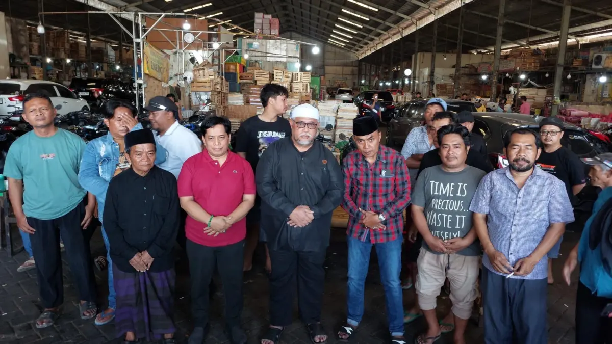 Pedagang Pasar Buah Tanjungsari 77 Surabaya Protes Jam Operasional, Khawatir Buah Busuk dan Merugi - Image