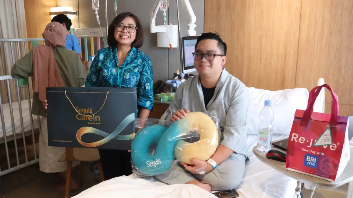 Director & Chief Operations Officer Sequis Life Dian Ekawati mengunjungi salah satu pasien di RS Pondok Indah Puri Indah, Jakarta, Jumat (4/9/2026).