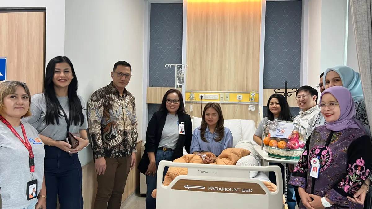 Kunjungi Pasien Rumah Sakit Di Hari Palanggan Nasional