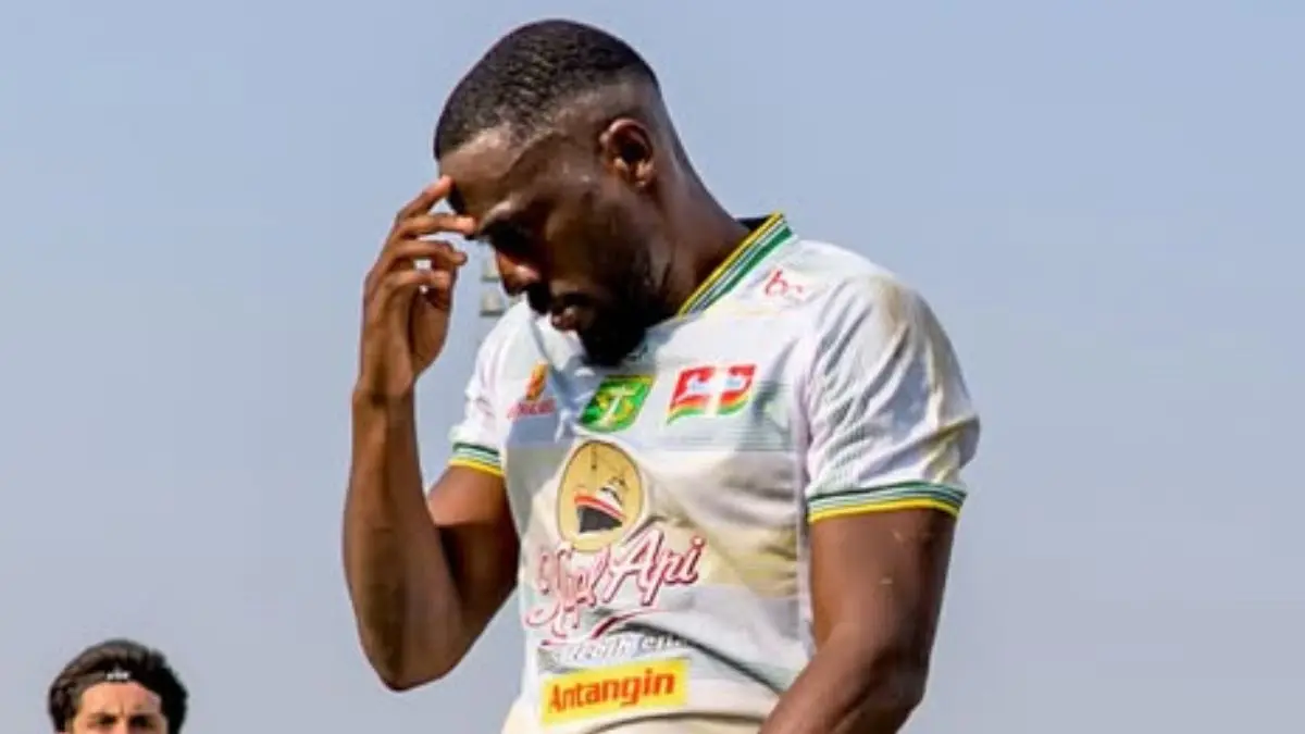 Yann Mabella Gacor! Persebaya Surabaya Ungguli Bhayangkara FC 1-0 di Babak Pertama - Image