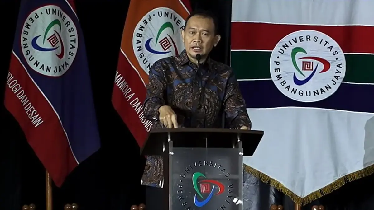 Cak Lontong meriahkan wisuda UPJ yang digelar di Ecovention Hall, Ancol, Jakarta, Sabtu (5/9). (Nanda/JawaPos.com)