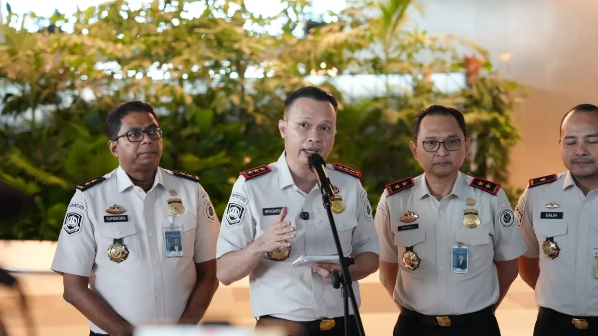 Erupsi Gunung Anak Krakatau Ganggu Penerbangan, Imigrasi Beri Izin Tinggal Darurat untuk WNA - Image