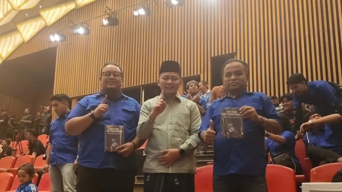 Cinta yang Tak Pernah Padam! Gus Rizka Saputro Tuangkan Kecintaan pada PSIS Lewat Buku - Image