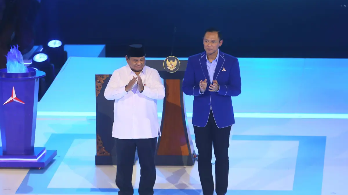 Presiden Prabowo Subianto bersama Ketua Umum Partai Demokrat Agus Harimurti Yudhoyono (AHY) saat acara HUT ke-25 Partai Demokrat di Indonesia Arena, GBK, Senayan, Jakarta, Rabu (9/9/2026). (Dery Ridwansah/ JawaPos.com)