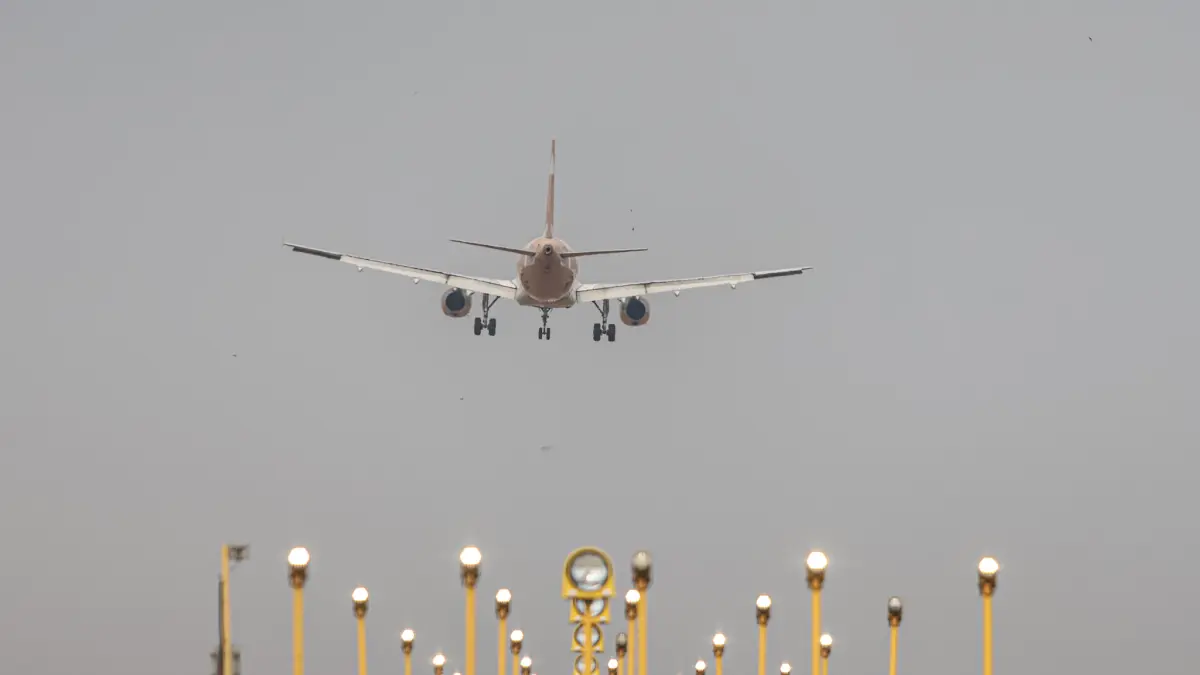 Sejumlah pesawat mulai diperbolehkan terbang setelah penutupan di Bandara Soekarno-Hatta, Tangerang, Selasa (08/09/2026). (Hanung Hambara/ Jawa Pos)