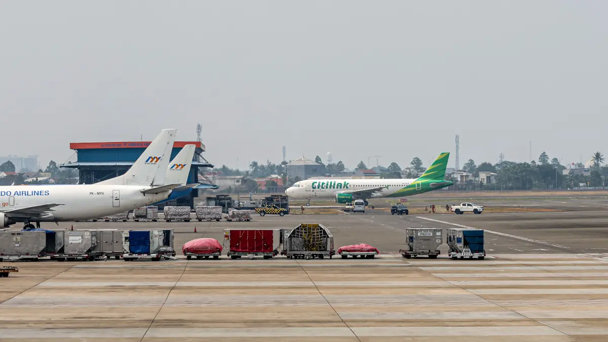 Sejumlah pesawat mulai diperbolehkan terbang setelah penutupan di Bandara Soekarno-Hatta, Tangerang, Selasa (08/09/2026). (Hanung Hambara/ Jawa Pos)