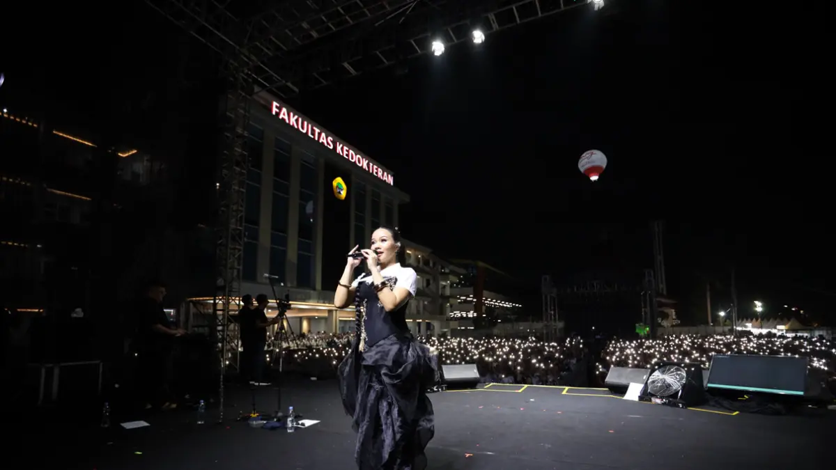 Perayaan Dies Natalis Untag Surabaya Meriah dengan Penampilan Yura Yunita dan Tulus - Image