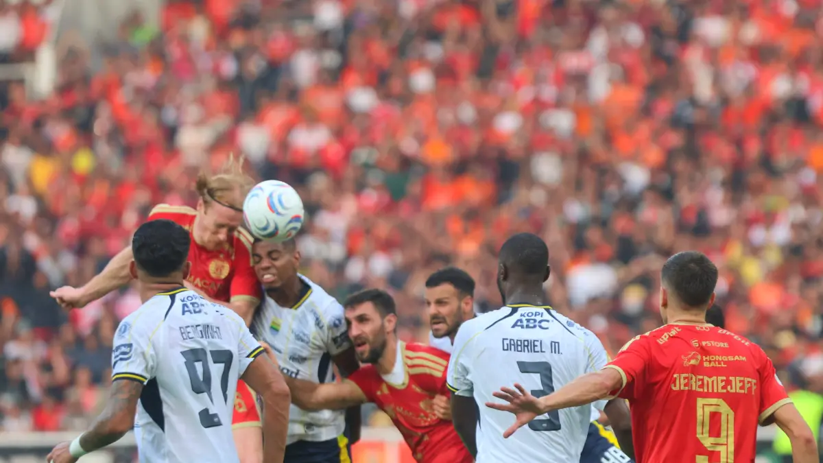 Persija Jakarta vs Persib Bandung pada pertandingan Super League di Stadion Utama Gelora Bung Karno, Jakarta, Sabtu (12/9/2026). (Dery Ridwansah/ JawaPos.com)