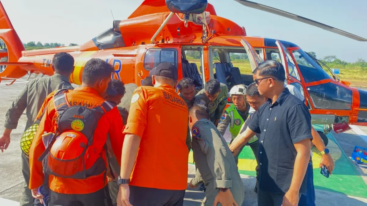 SAR Surabaya kirim helikopter untuk membantu cari Kapal Viro Transport 8 yang hilang di perairan Banjarmasin (Dok SAR Surabaya). - Image