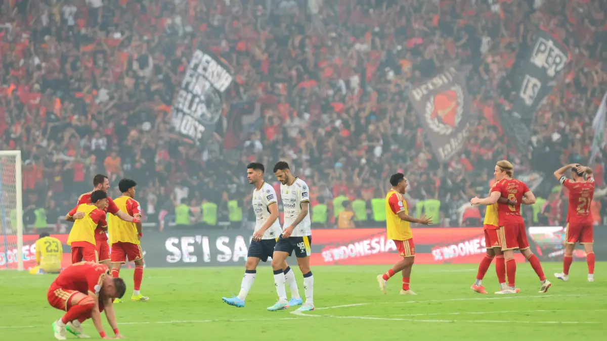 Selebrasi para pemain Persija Jakarta usai menang atas Persib Bandung pada pertandingan Super League di Stadion Utama Gelora Bung Karno, Jakarta, Sabtu (12/9/2026). (Dery Ridwansah/ JawaPos.com)