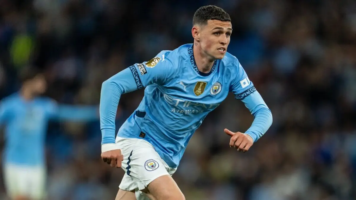 Phil Foden Diganjar Kartu Merah Usai Menendang Bruno Fernandes dalam Derbi Manchester - Image