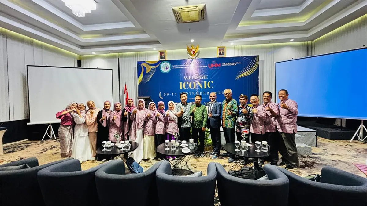 Foto bersama seluruh peserta dan para narasumber pada acara Doktoral Forum yang diselenggarakan S3 Psikologi UMM. (Istimewa)