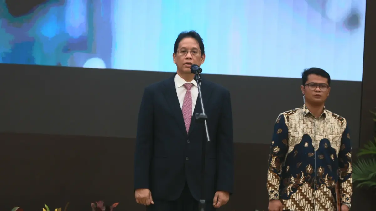 Pejabat lama Purbaya Yudhi Sadewa usai serah terima jabatan Menteri Keuangan di Kemenkeu, Jakarta, Selasa (15/9/2026).