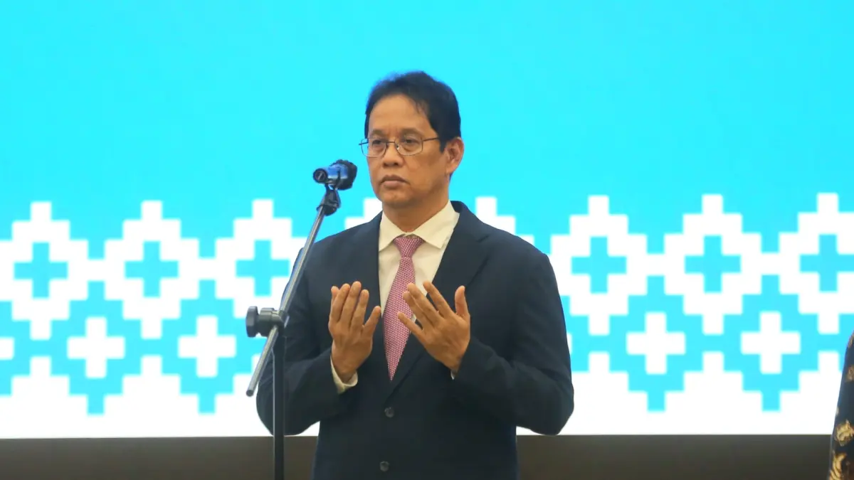 Pejabat lama Purbaya Yudhi Sadewa usai serah terima jabatan Menteri Keuangan di Kemenkeu, Jakarta, Selasa (15/9/2026).
