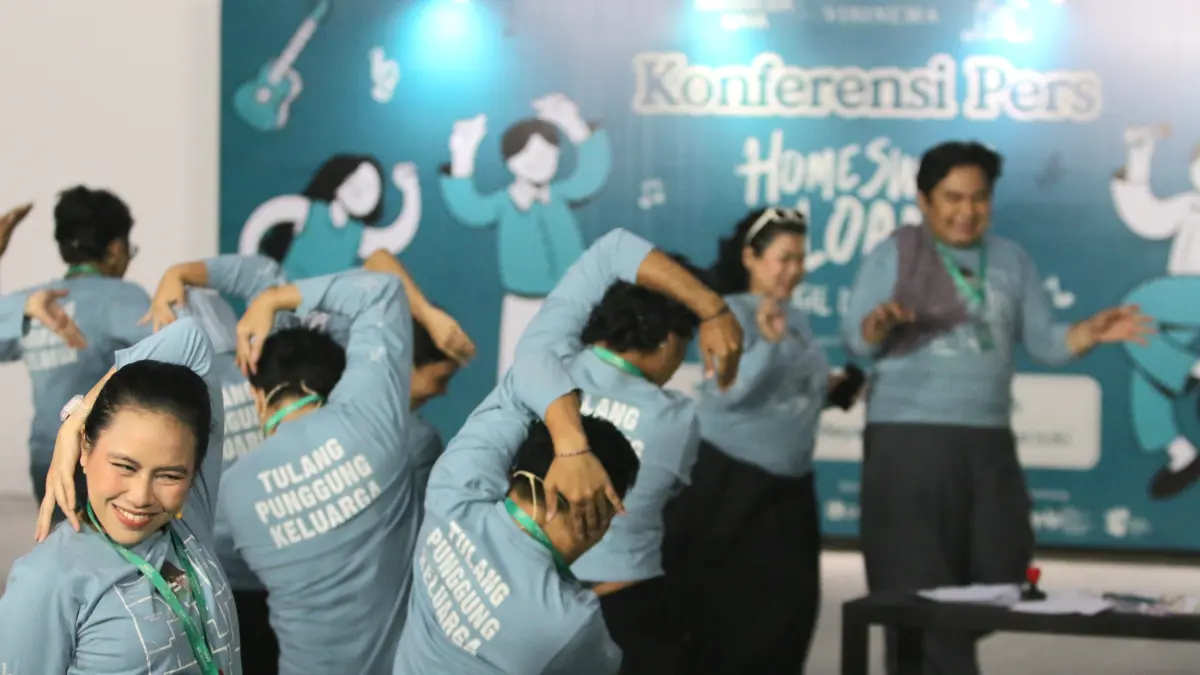 Sejumlah pemeran mengikuti sesi latihan teater musikal Home Sweet Loan The Musical di Jakarta, Senin (14/9/2026).