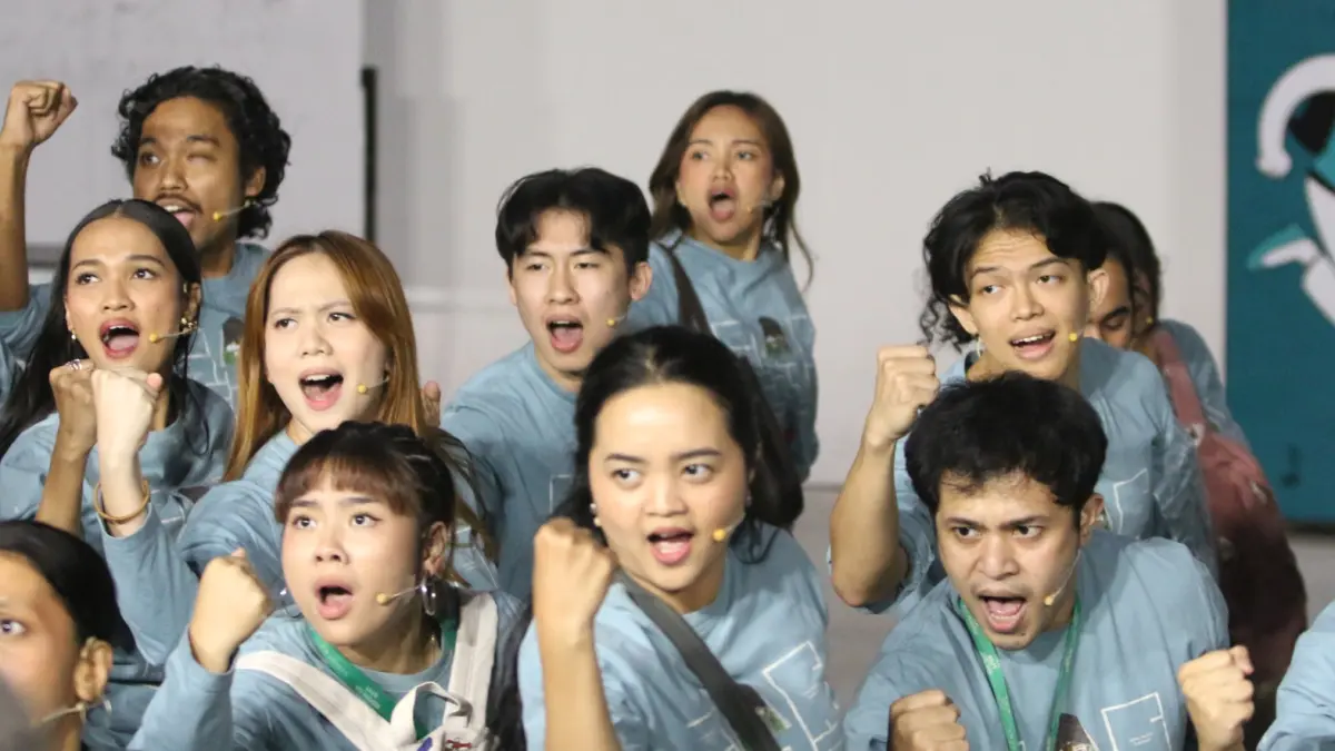 Sejumlah pemeran mengikuti sesi latihan teater musikal Home Sweet Loan The Musical di Jakarta, Senin (14/9/2026).