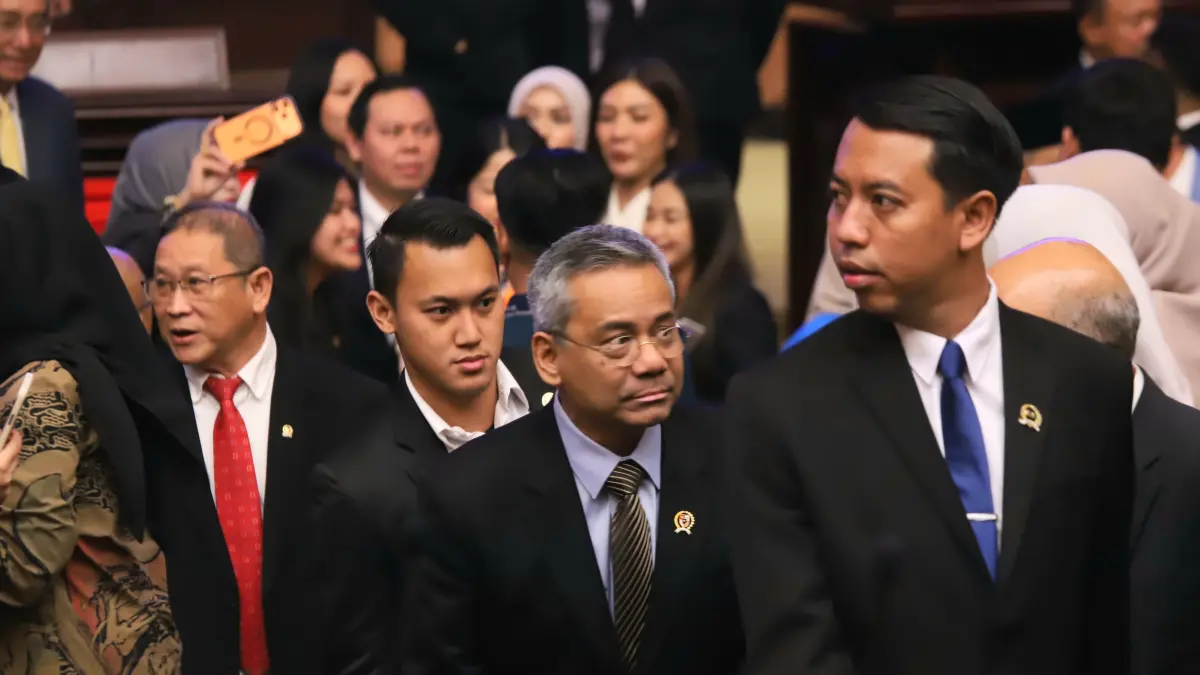 Menteri Keuangan Suahasil Nazara bersama Ketua DPD Sultan Bachtiar Najamudin menyampaikan keterangan pers usai Sidang Paripurna Luar Biasa ke-2 DPD Masa Persidangan I Tahun Sidang 2026-2027 di Kompleks Parlemen, Senayan, Jakarta, Rabu (16/9/2026). (Dery R