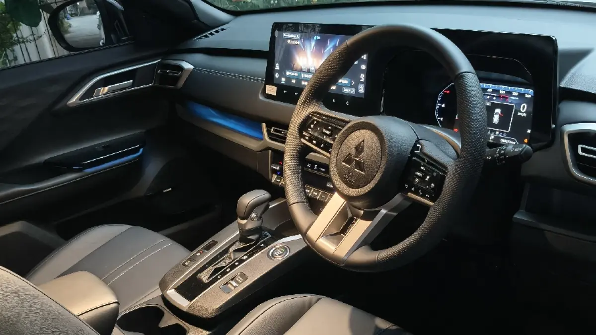 Interior baris pertama Mitsubhisi XForce Ultimate 2026. (Dony/JawaPos.com)