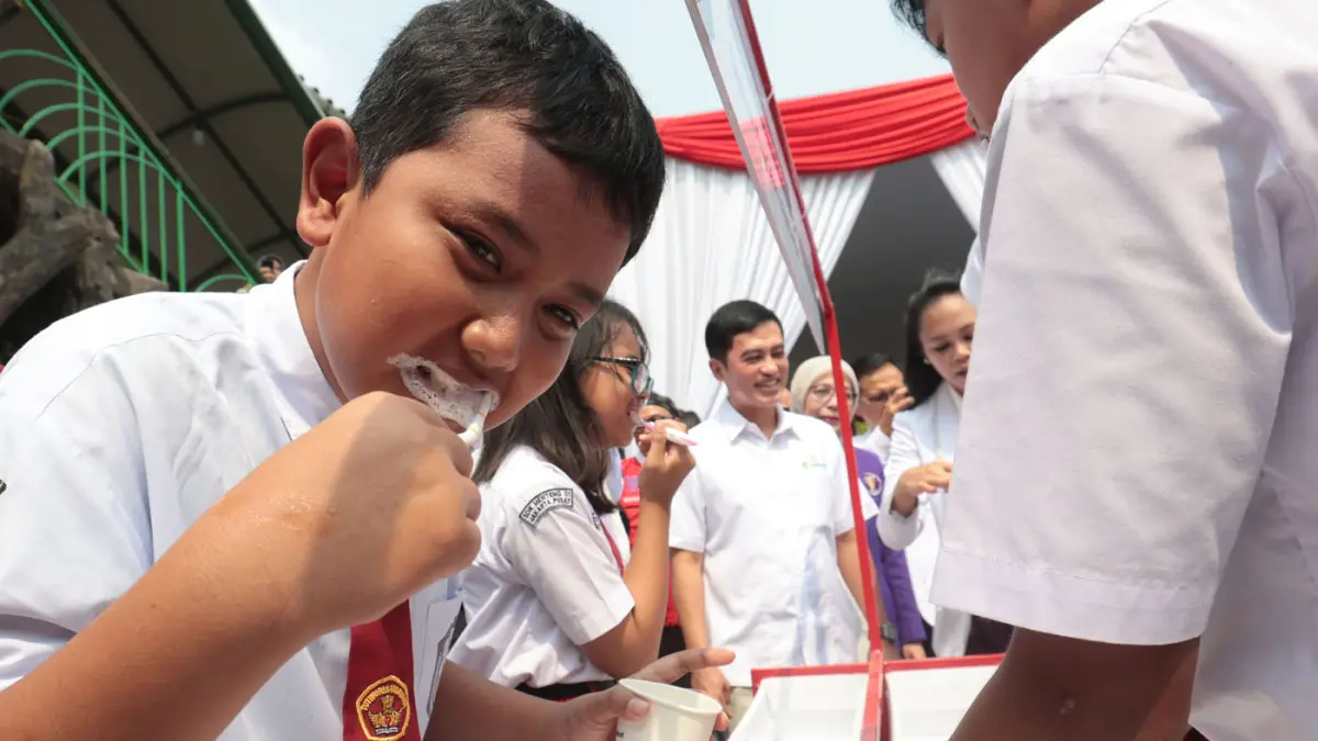 edukasi membersihkan gigi dan mulut kepada siswa-siswi SDN Menteng 01, Jakarta Pusat, Kamis (17/9/2026).