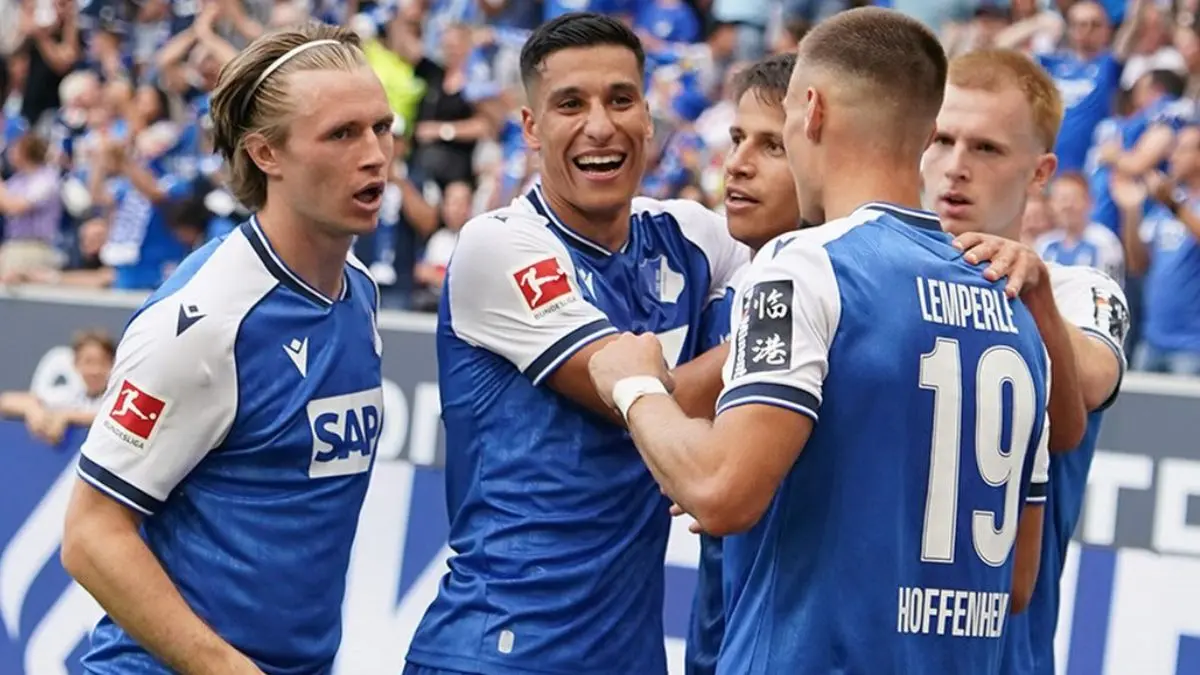 Aksi pemain SC Paderborn saat berlaga di Bundesliga menjadi sorotan jelang duel melawan Hoffenheim di Home Deluxe Arena. (Hoffenheim) - Image