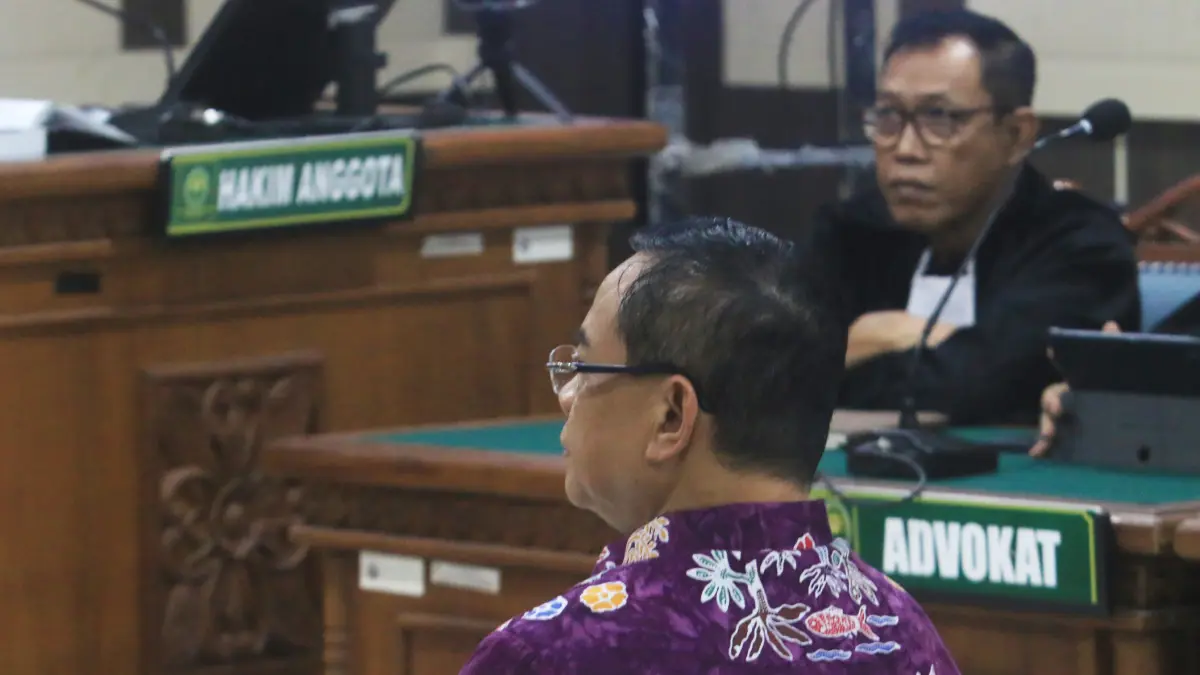Bupati Pati nonaktif Sudewo menjalani sidang tuntutan kasus dugaan suap dan gratifikasi proyek Direktorat Jenderal Perkeretaapian (DJKA) Kementerian Perhubungan serta dugaan pemerasan dalam seleksi perangkat desa Kabupaten Pati di Pengadilan Tipikor, Sema