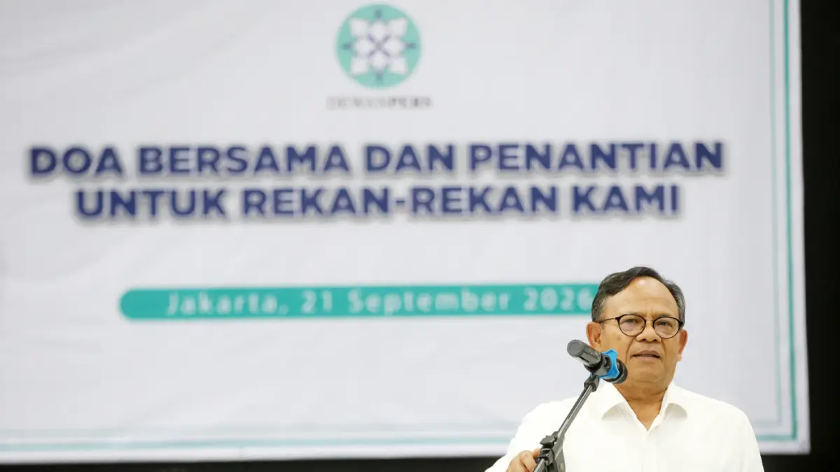 Ketua Dewan Pers Komaruddin Hidayat menyampaikan refleksi saat doa bersama dan aksi solidaritas di Hall Dewan Pers, Jakarta, Senin (21/9/2026). (Dery Ridwansah/ JawaPos.com)