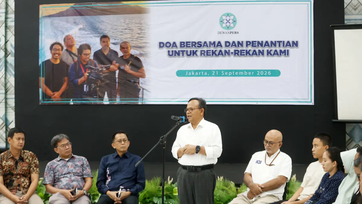 Ketua Dewan Pers Komaruddin Hidayat menyampaikan refleksi saat doa bersama dan aksi solidaritas di Hall Dewan Pers, Jakarta, Senin (21/9/2026). (Dery Ridwansah/ JawaPos.com)
