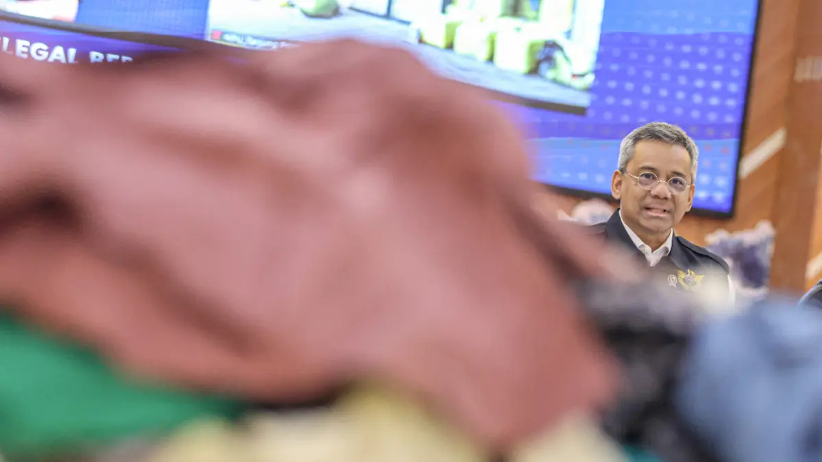 Menteri Keuangan Suahasil Nazara memberikan keterangan saat konferensi pers di Kantor Pusat Bea Cukai, Jakarta, Selasa (22/09/2026). (Hanung Hambara/Jawa Pos)